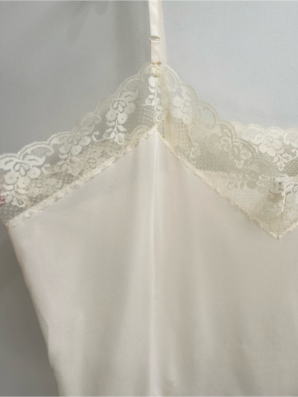 Vintage Bari ivory lace-trimmed nylon cami features an ILGWU union label size 44 - Picture 4 of 7